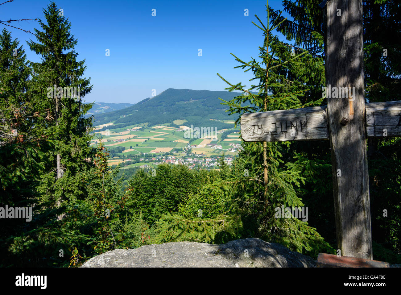 Saint Oswald vue depuis le mont Weißenberg à mont Großer Peilstein (Ostrong) Autriche, Basse Autriche Basse-autriche Banque D'Images