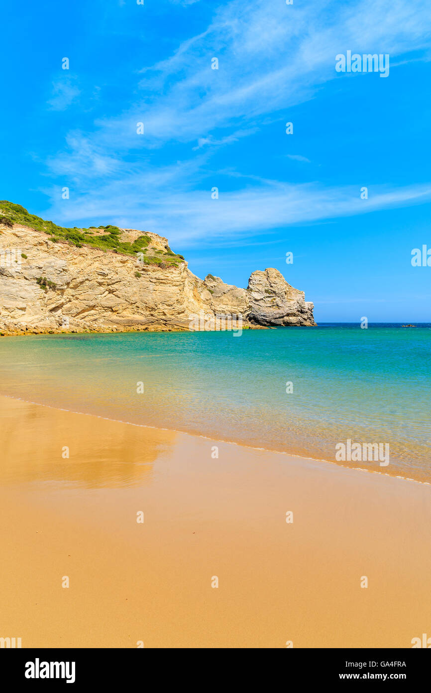 La plage de sable doré de Barranco sur côte ouest du Portugal Banque D'Images