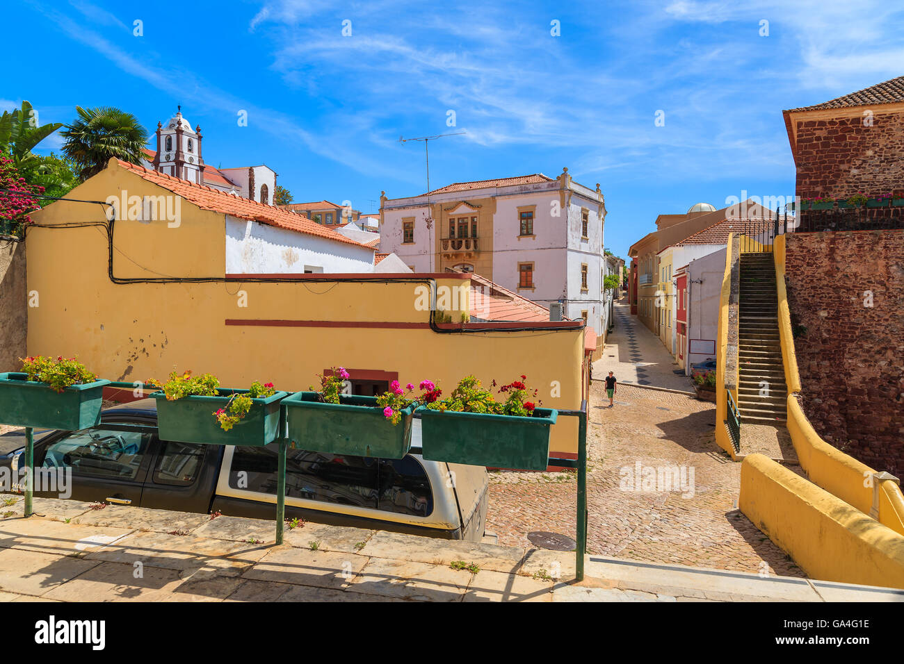 La ville de SILVES, PORTUGAL - Mai 17, 2015 : avis de maisons colorées de la vieille ville de Silves. Banque D'Images