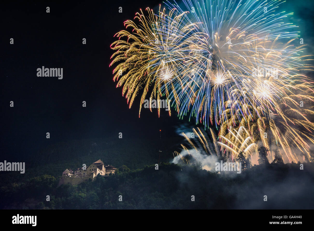 Journée nationale de Vaduz Liechtenstein : Fireworks, Château de Vaduz Liechtenstein Banque D'Images