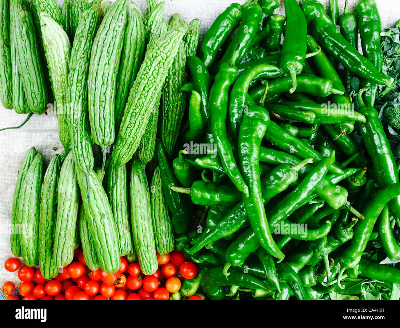 Des produits frais du marché et de courge piment poivron vert Banque D'Images