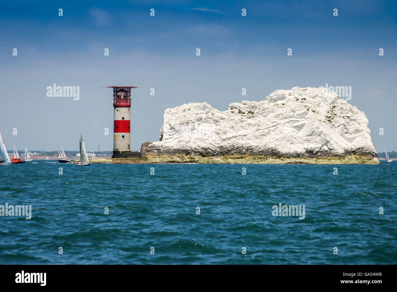 Les Aiguilles Phare a été construit par Trinity House en 1859 sur les roches de la craie sur l'île de Wight Banque D'Images