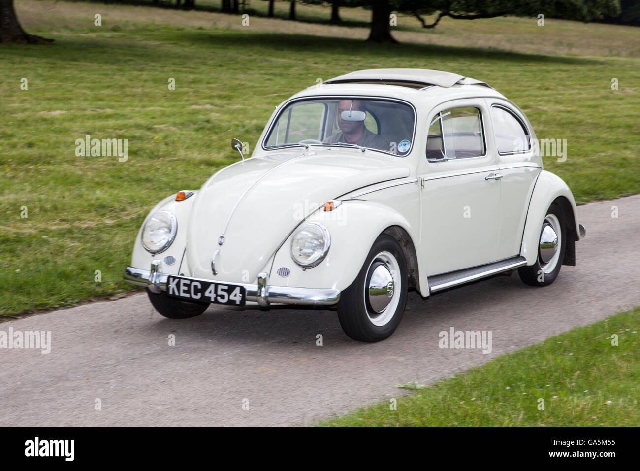 Leighton Hall Classic Car Rally, Carnforth, Lancashire, Royaume-Uni. 3 juillet, 2016. Le rallye automobile classique annuelle a lieu dans le magnifique hall Leighton dans Carnforth Lancashire. Les voitures de sport classiques britanniques allant de MG à l'American muscle cars comme la Dodge Viper et Ford Mustang. Le spectateur a attiré des milliers de visiteurs dans cette partie du pays pittoresque sur la côte nord-ouest de l'Angleterre. Credit : Cernan Elias/Alamy Live News Banque D'Images