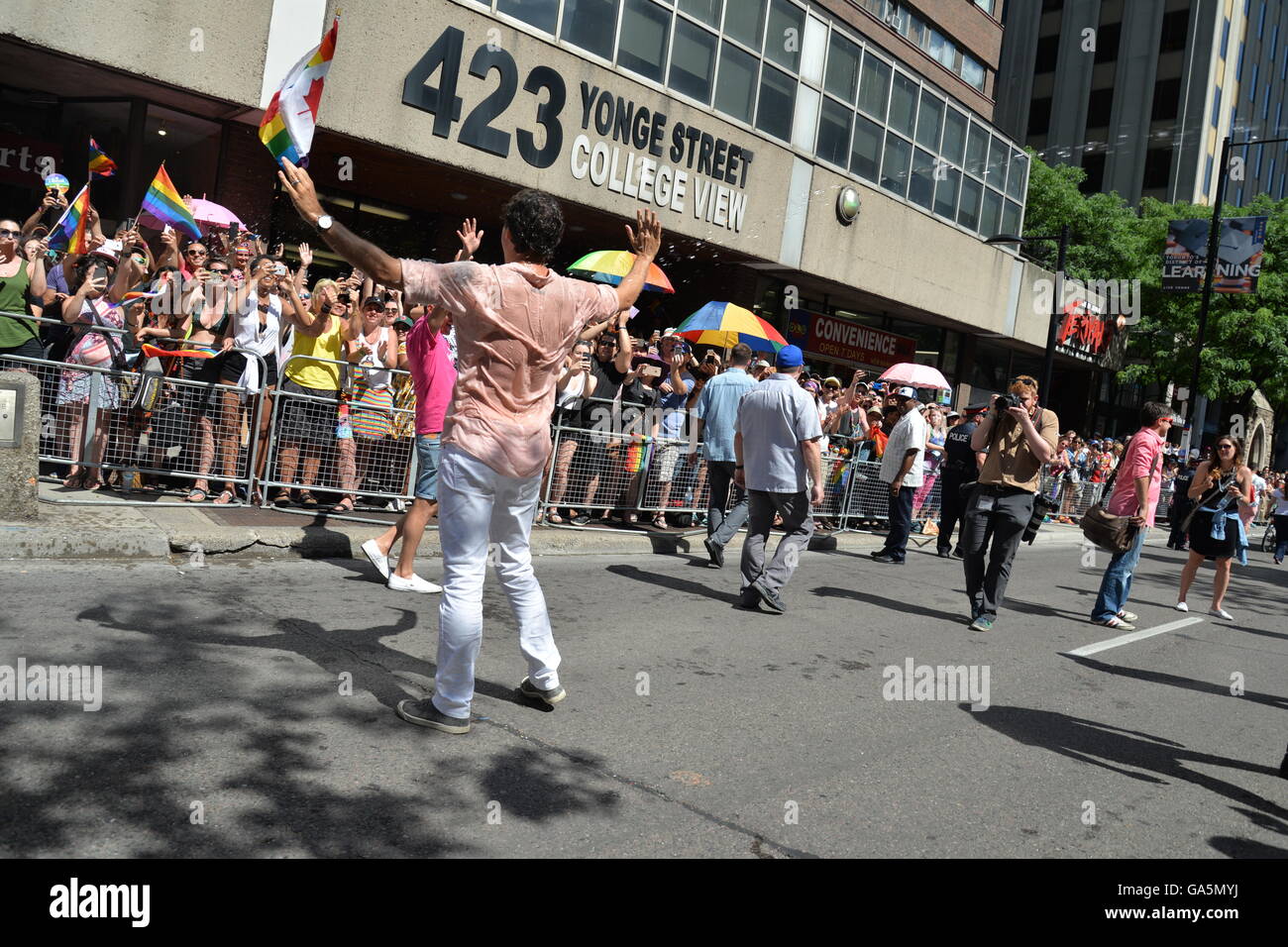 Toronto, Canada. 3 juillet, 2016. Le premier ministre du Canada, Justin Trudeau participe au défilé annuel Pride Festival, le 3 juillet 2016 à Toronto, Ontario, Canada. Premier ministre Justin Trudeau fera de l'histoire comme le premier premier ministre canadien à mars dans la Pride Parade. Credit : NISARGMEDIA/Alamy Live News Banque D'Images