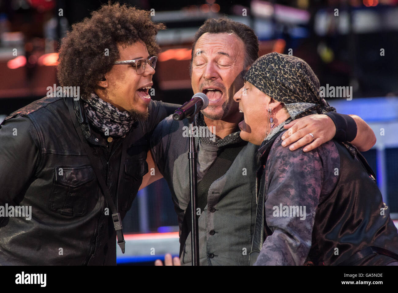 Milan Italie. 03e Juillet 2016. La légende de rock américain Bruce Springsteen effectue sur scène au Stadio San Siro Pendant 'la rivière d''2016' Credit : Rodolfo Sassano/Alamy Live News Banque D'Images