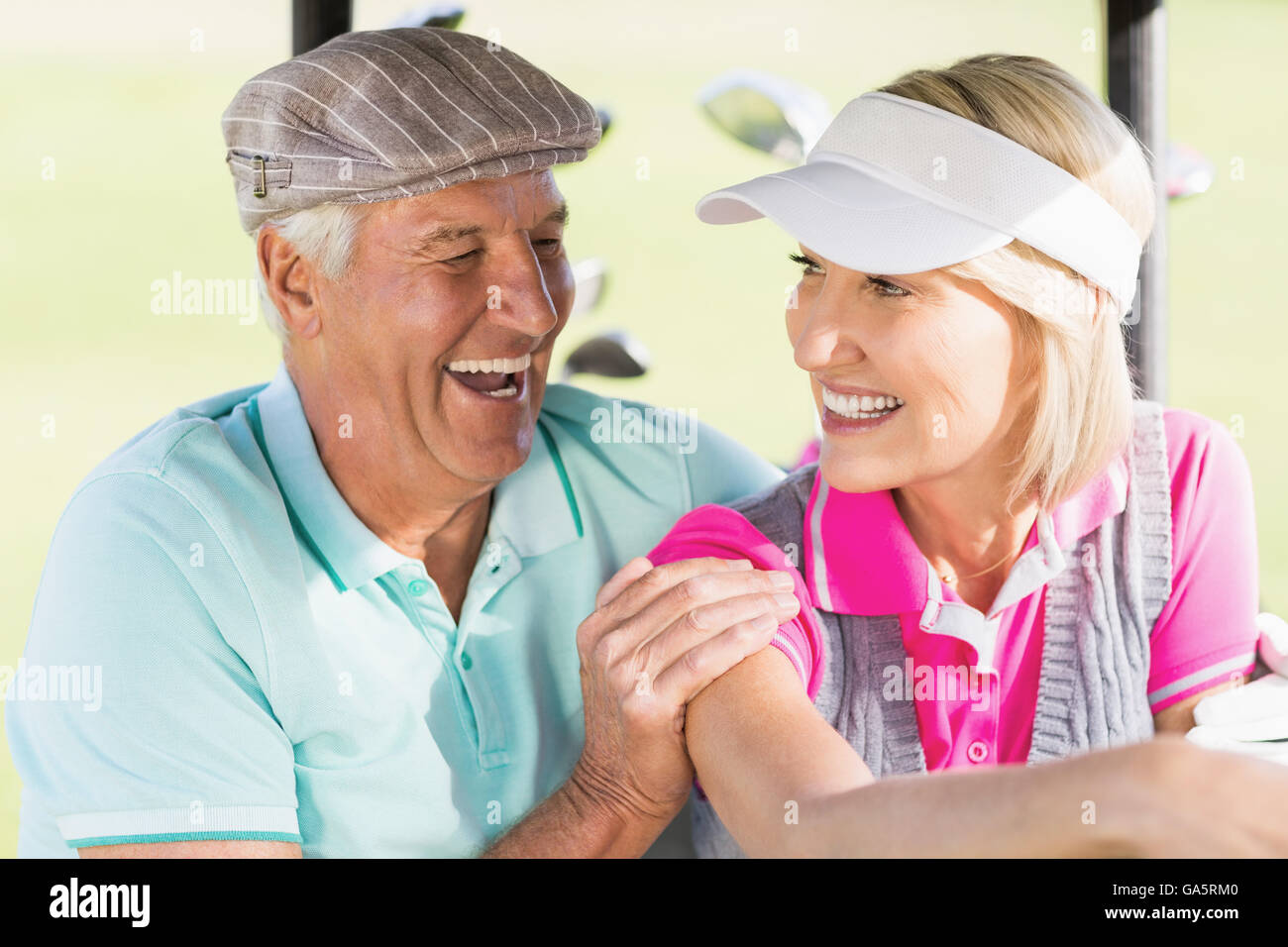 Cheerful couple golfeur Banque D'Images