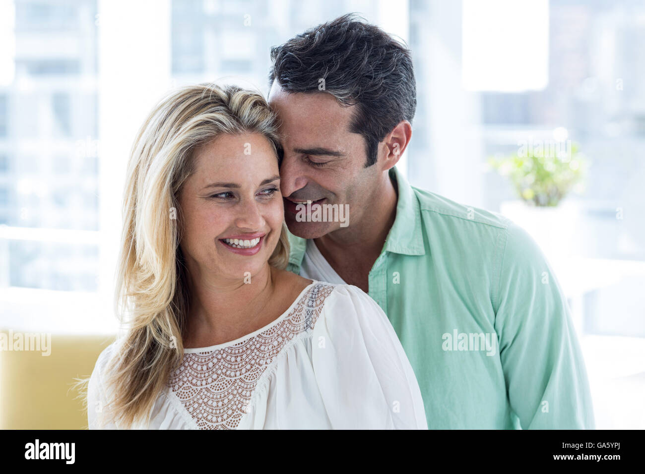 Young couple at home Banque D'Images
