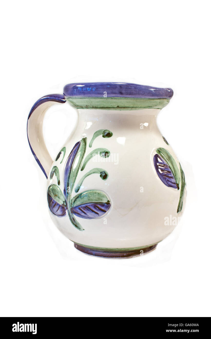 L'eau en céramique pitcher isolated on white Banque D'Images