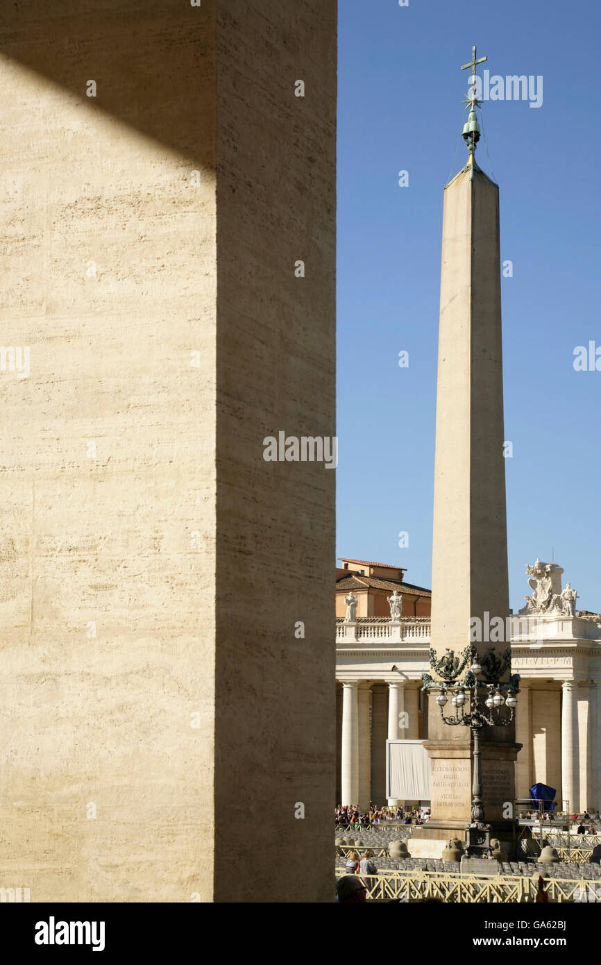 L'Obélisque de Caligula, Piazza San Pietro, Vatican, Rome, Italie. Banque D'Images