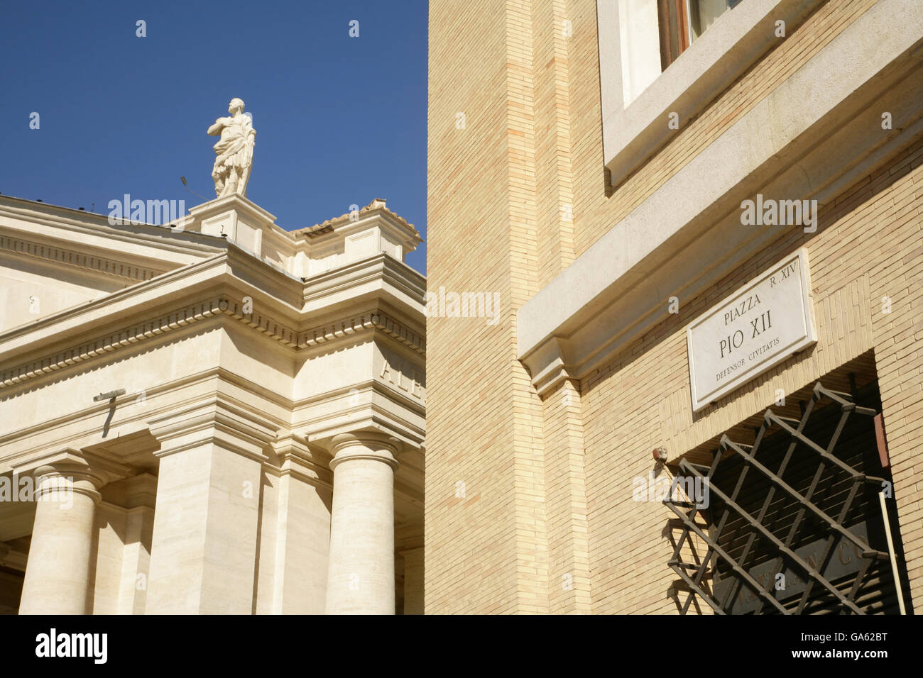 Basilica di San Pietro (St Peter's), Piazza Pio XII, Cité du Vatican, Rome, Italie Banque D'Images