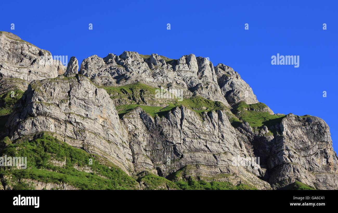 Scène dans le canton d'Appenzell, Suisse. Montagnes de la gamme de l'Alpstein. Banque D'Images