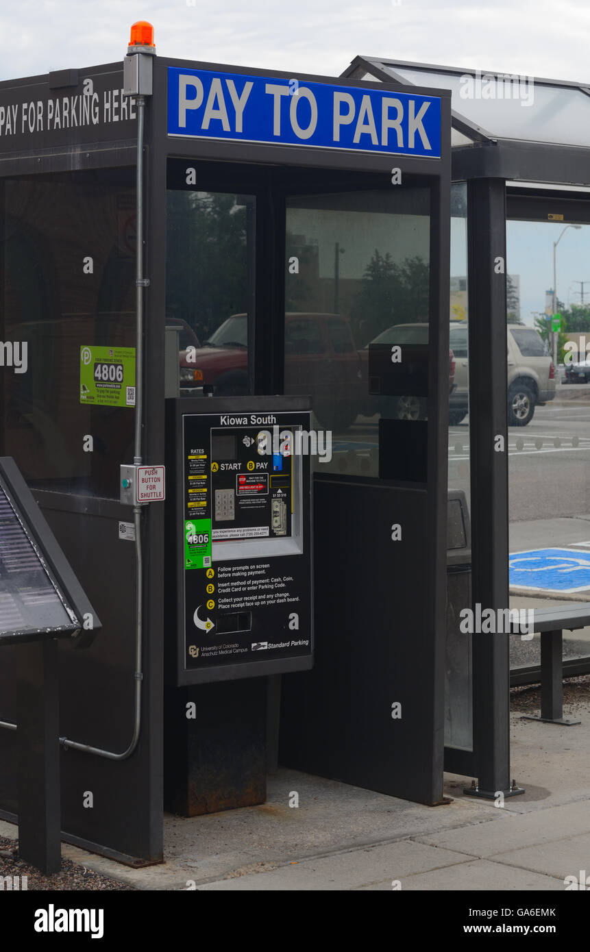 Poste de paiement de stationnement automatisé Banque D'Images