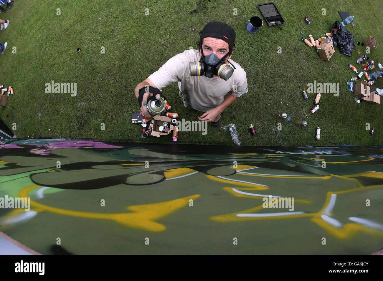 Un artiste graffitti participe à l'événement King of Concrete aux bureaux municipaux de Dublins dans le centre-ville.L'événement était un festival de culture urbaine comprenant la danse de pause, le skateboard, graffitti et la musique Hip Hop. Banque D'Images