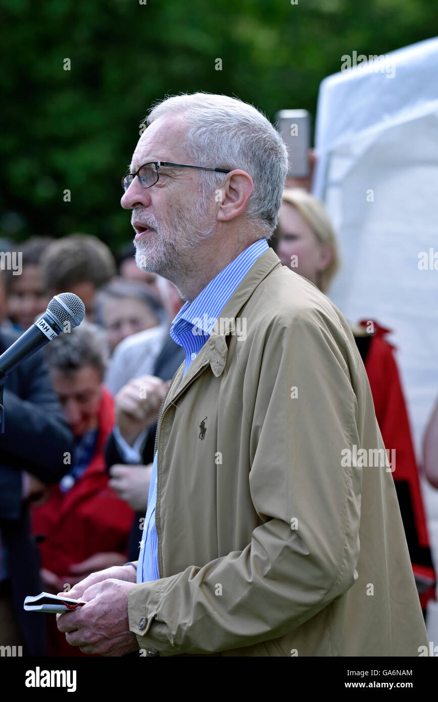 Jeremy Corbyn s'exprimant lors de la dire non au crime haineux rally de Highbury Fields, Département du Nord-Ouest Angleterre Grande-bretagne UK Banque D'Images