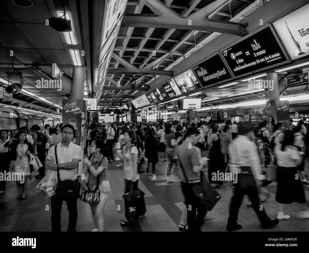 Changer de train à la station Siam Bangkok Thaïlande Banque D'Images