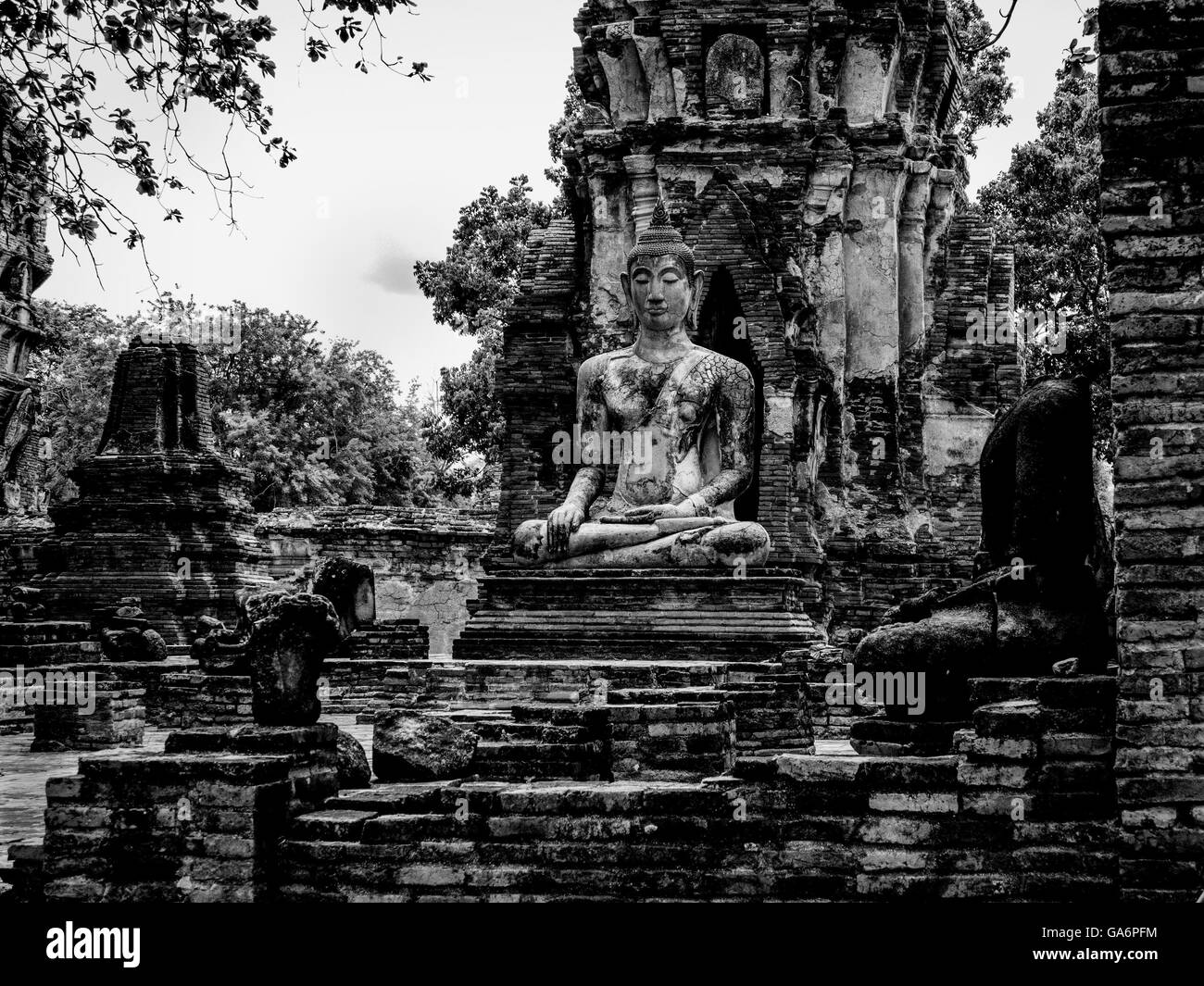 Ruines du temple Wat Mahathat à Ayutthaya, Thaïlande Banque D'Images