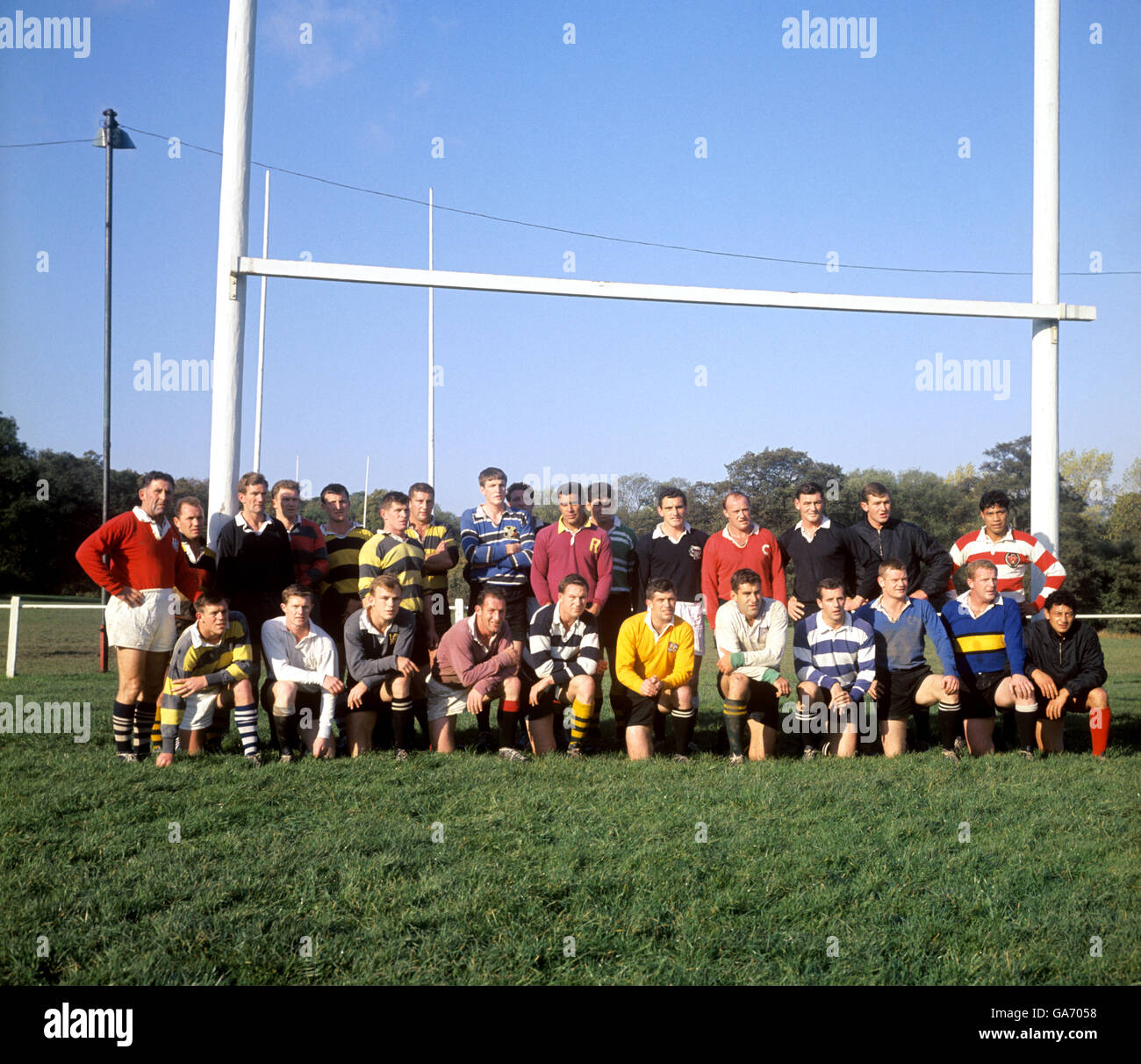 L'équipe de rugby de tournée « All Blacks » de Nouvelle-Zélande à maillots  de club Photo Stock - Alamy