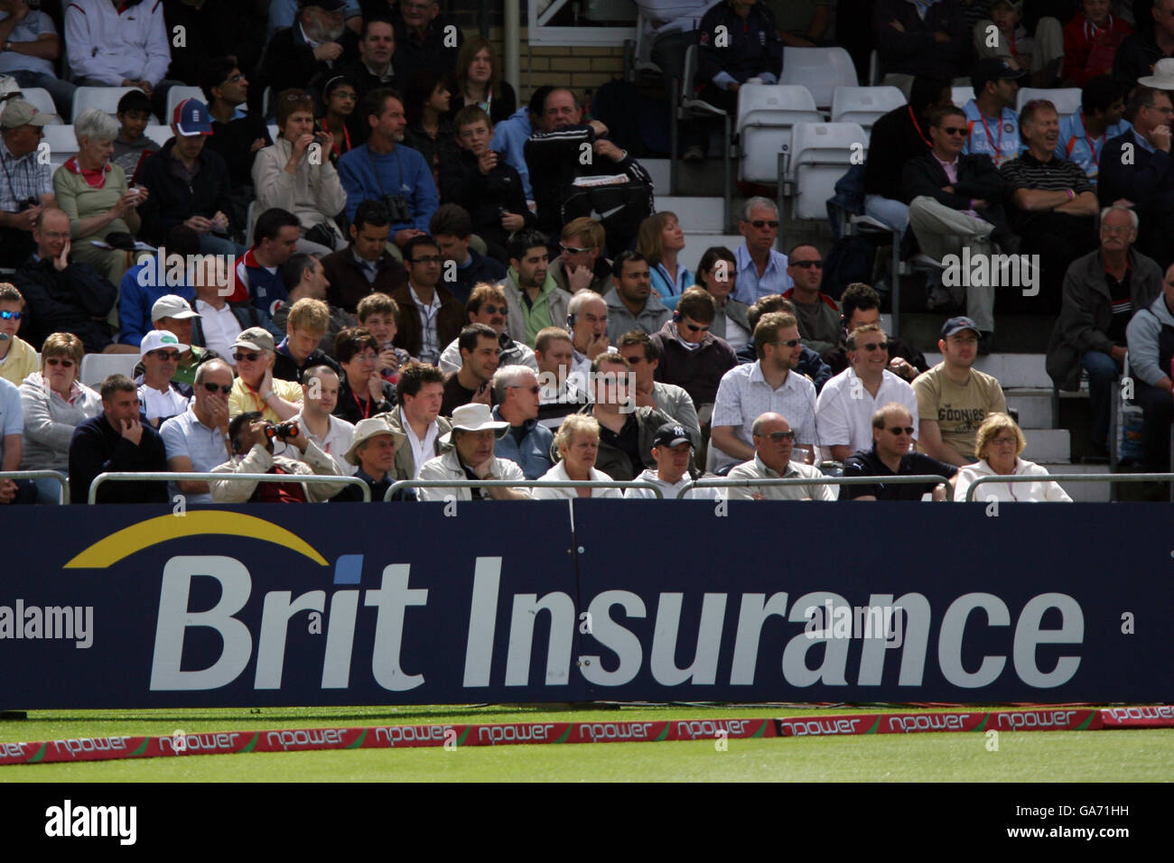 Cricket - npower second Test - Angleterre / Inde - troisième jour - Trent Bridge.Vue générale de la foule appréciant le match duirng le troisième jour du deuxième match d'essai de npower à Trent Bridge, Nottingham. Banque D'Images