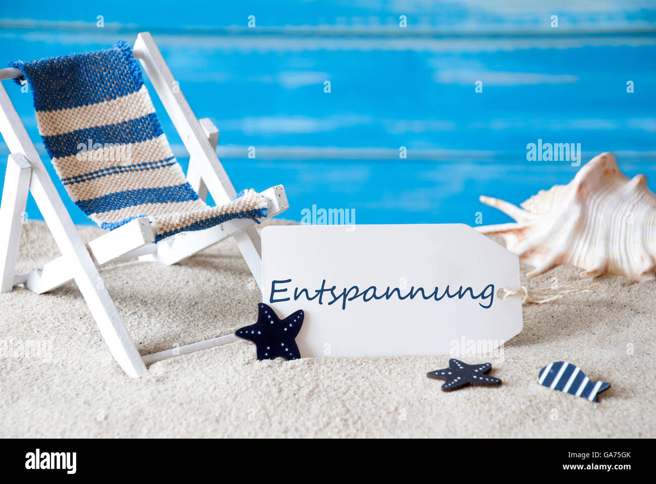 Étiquette d'été avec une chaise, Entspannung signifie Détente Banque D'Images