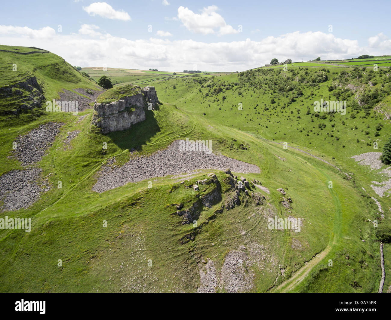 Vue aérienne de la pierre dans la région de Stoney Middleton and Chatsworth Dale, Peak District, Derbyshire, Royaume-Uni. Banque D'Images