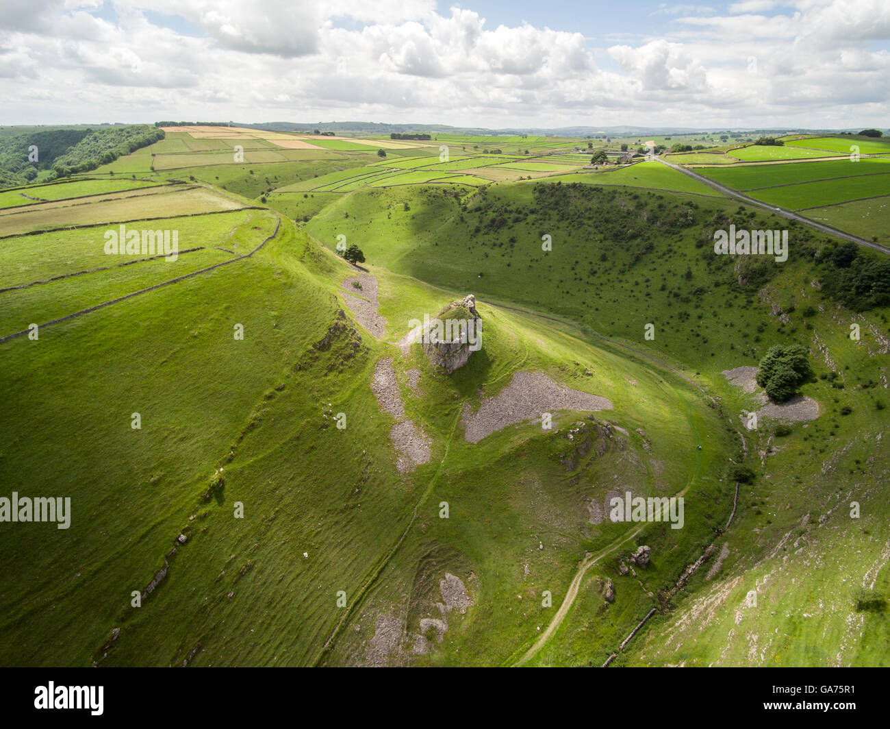 Vue aérienne de la pierre dans la région de Stoney Middleton and Chatsworth Dale, Peak District, Derbyshire, Royaume-Uni. Banque D'Images