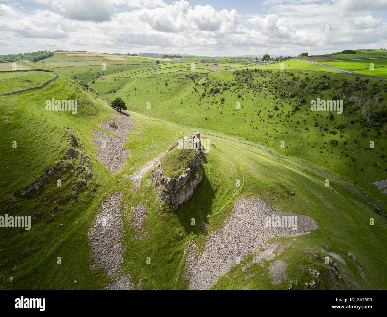 Vue aérienne de la pierre dans la région de Stoney Middleton and Chatsworth Dale, Peak District, Derbyshire, Royaume-Uni. Banque D'Images