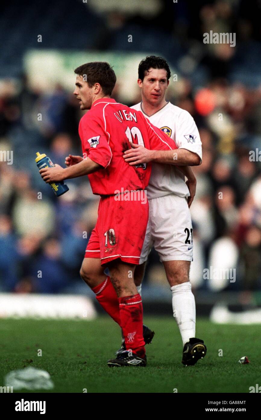 Les anciens partenaires de grève de Liverpool Robbie Fowler et Michael Owen Walk à la fin de la partie Banque D'Images