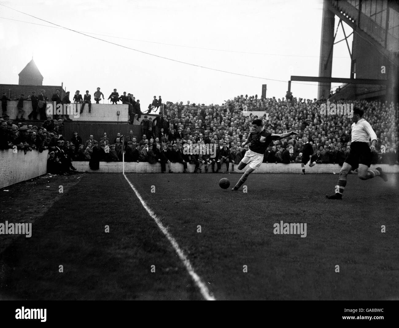 Football - Ligue de football Division deux - West Ham United.Harry Hooper de West Ham United (l) traverse la balle Banque D'Images
