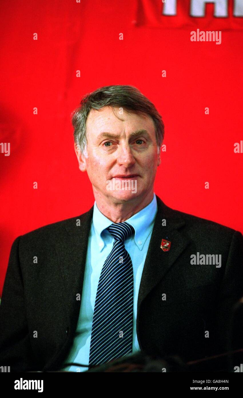 Mike Lloyd, président de Walsall, à la conférence de presse pour l'annoncer Colin Lee en tant que nouveau directeur au stade de Bescot Banque D'Images