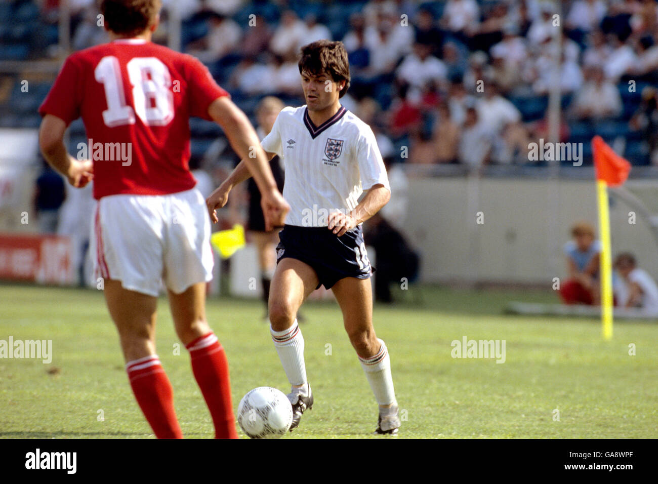 Football - coupe du monde de la FIFA Mexique 1986 - Groupe F - Angleterre / Pologne - Stade Universitario. Steve Hodge, Angleterre Banque D'Images