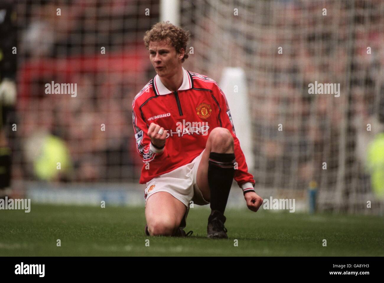 OLE Gunnar Solskjaer de Manchester United célèbre le premier but ... Football - FA Carling Premiership - Manchester United v Everton ... 06-03-1999 ... ... ... Photo Credit devrait se lire: Mike Egerton/EMPICS Sport/PA photos. Référence unique n° 307506 ... Football international ... Le Tournoi de France ... France contre Italie Zinedine Zidane, France pendant le Tournoi de France contre Italie Banque D'Images