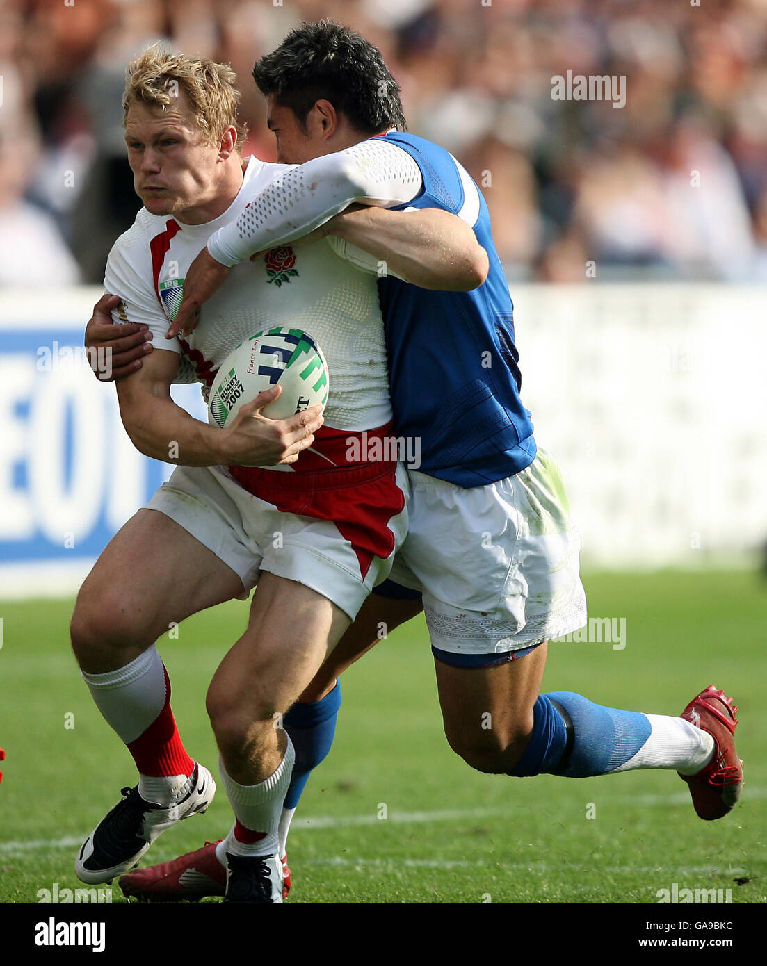 Rugby Union - IRB Rugby World Cup 2007 - Pool A - Angleterre / Samoa - Stade de la Beaujoire.Josh Lewsey en Angleterre est attaqué Banque D'Images