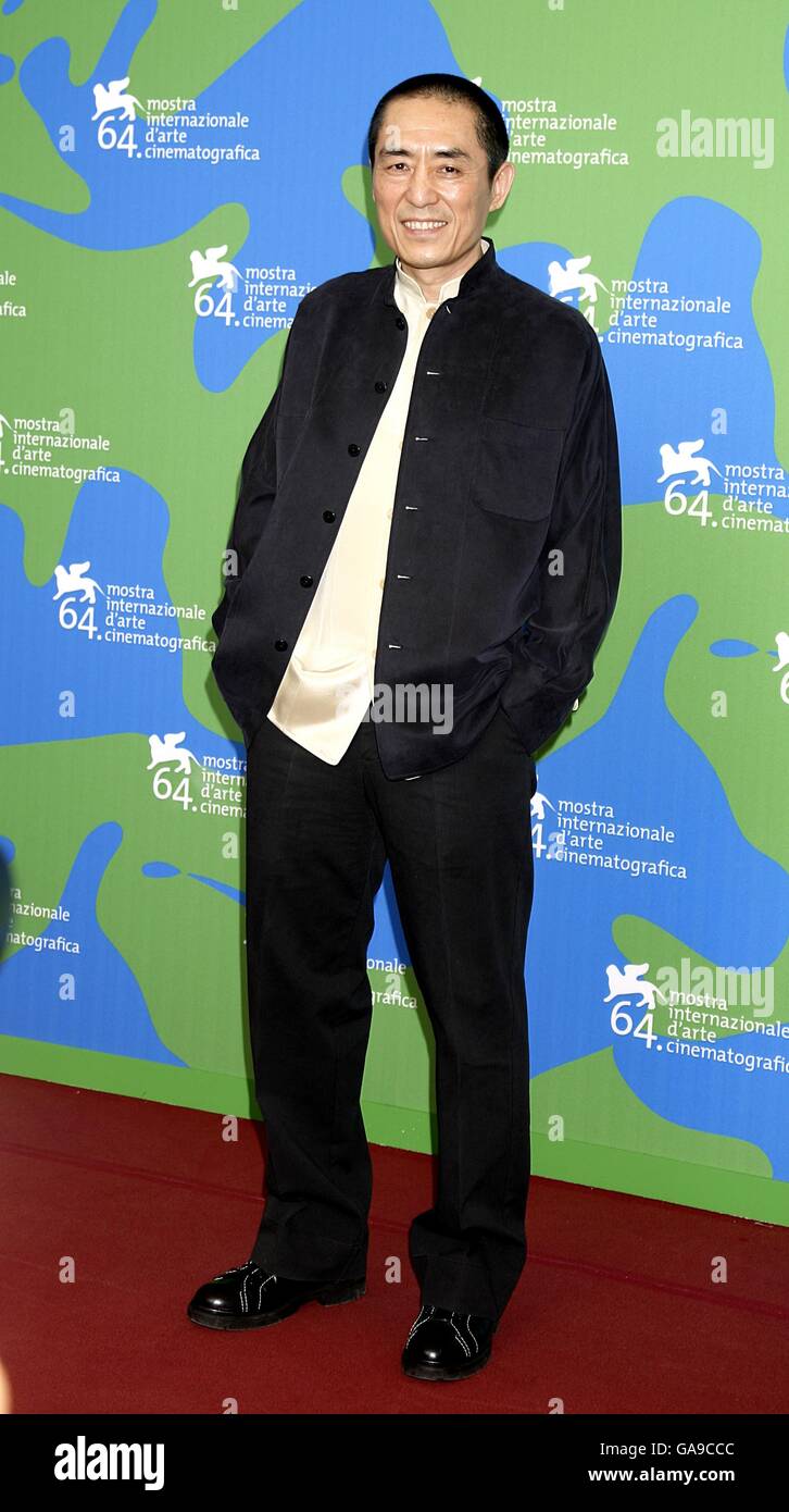 Zhang Yimou au photocall pour les membres du jury au 64ème Festival International du film de Venise. Banque D'Images