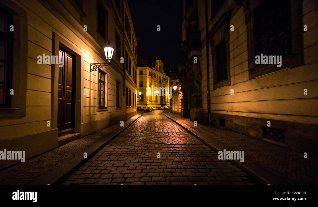 Nuit rues de Prague. Banque D'Images