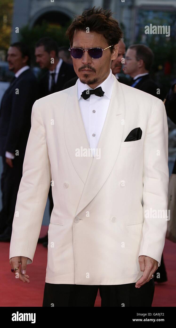 Johnny Depp arrive pour la première du "cauchemar avant Noël 3-D", au Festival du film de Venise à Venise, Italie. Banque D'Images