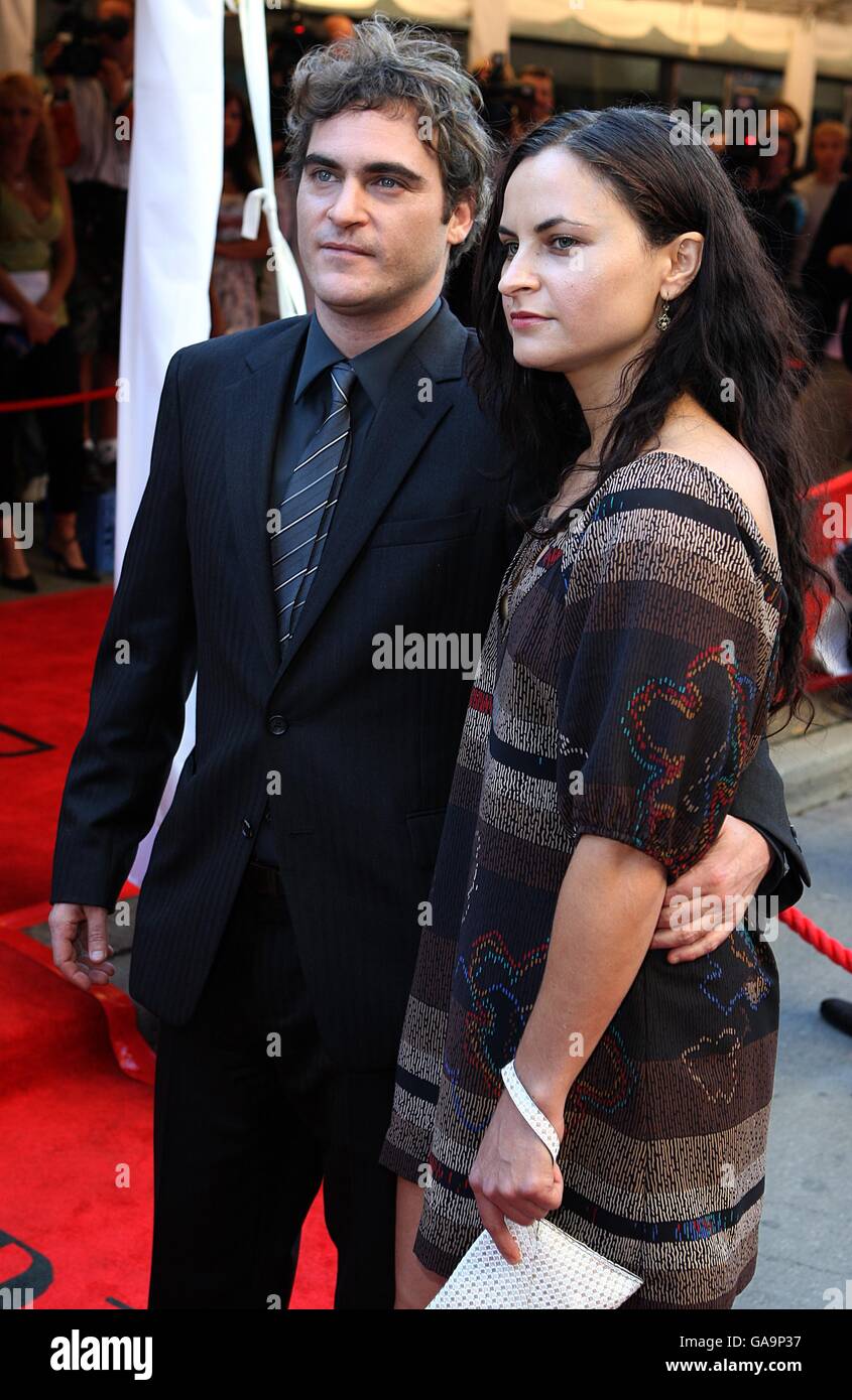 Joaquin Phoenix et sa sœur Rain Phoenix arrivent pour la première de Reservation Road, au Festival international du film de Toronto, Canada. Banque D'Images