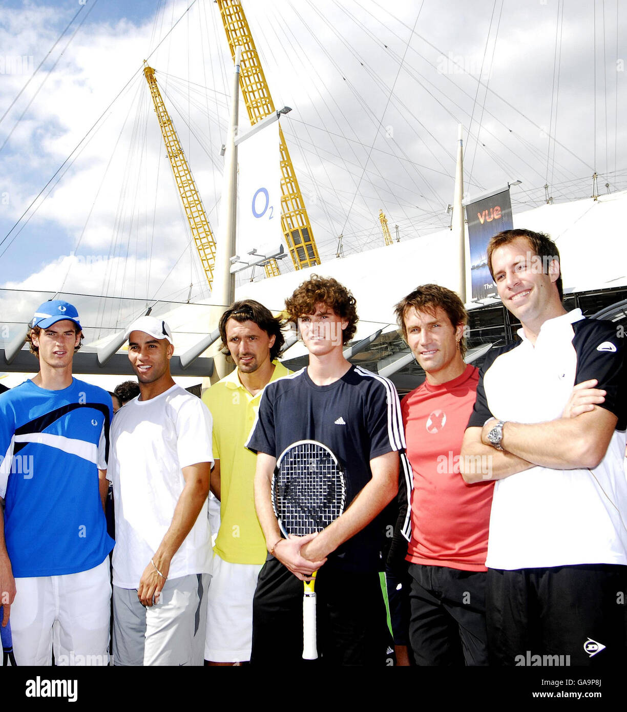 (De gauche à droite) Andy Murray, James Blake, Goran Ivanisevic, Jamie Murray, Pat Cash et Greg Rusedski lors du match de tennis Betfair Turbo à l'O2 Arena, Londres. Banque D'Images
