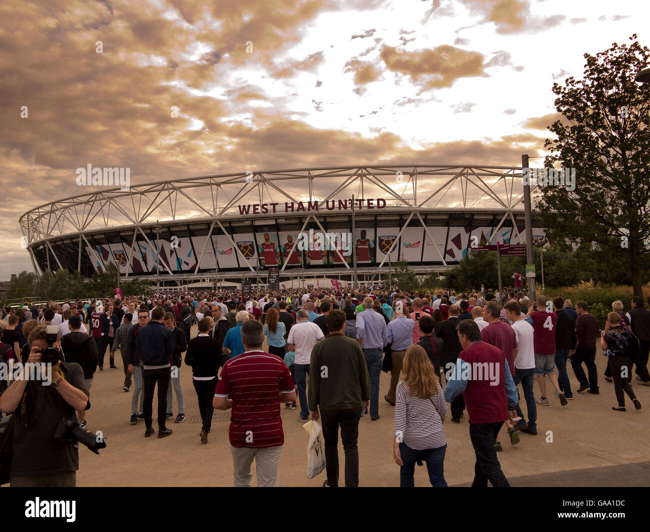 West Ham Football club jouent leur premier match à domicile contre NK Domzale après avoir pris en charge l'ancien stade olympique 2012 Banque D'Images