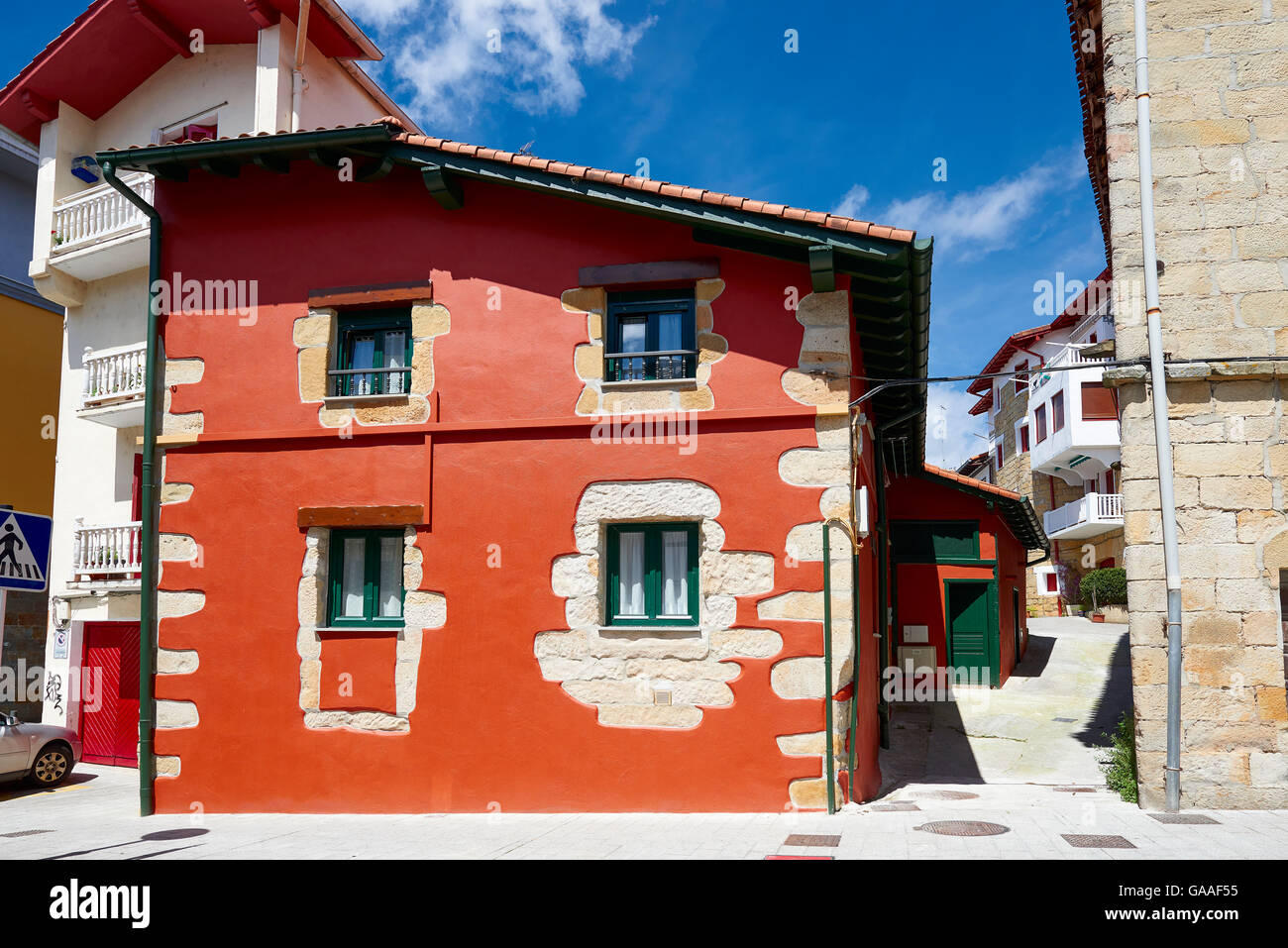Maison colorée, Usurbil, Guipuzcoa, Pays Basque, Espagne, Europe Banque D'Images