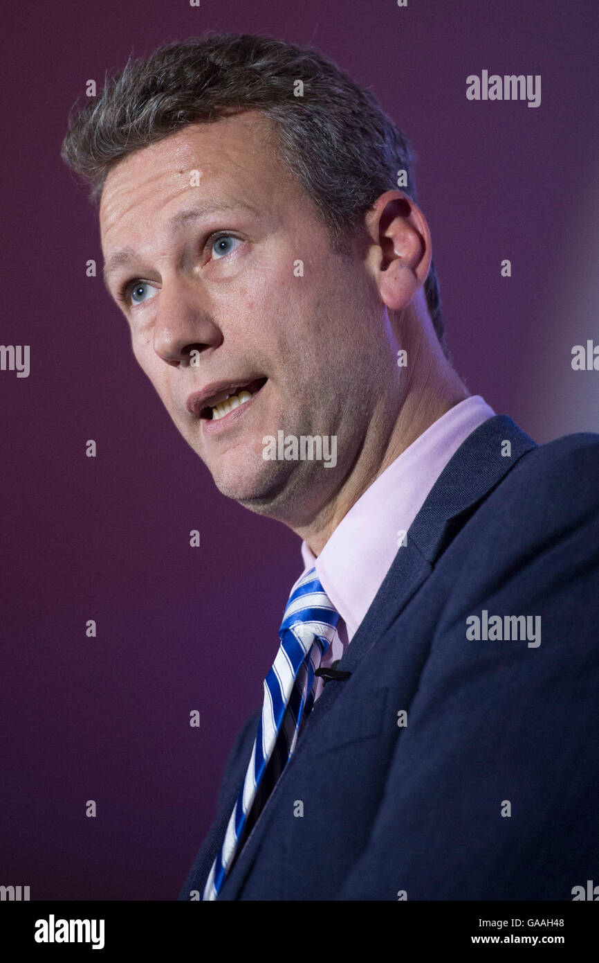 United Kingdom Independence Party (UKIP) leader dans le pays de Galles et le député européen pour le pays de Galles Nathan Gill. Banque D'Images