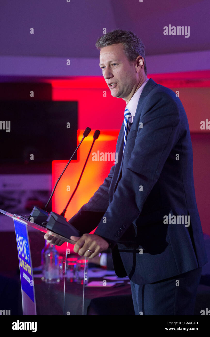 United Kingdom Independence Party (UKIP) leader dans le pays de Galles et le député européen pour le pays de Galles Nathan Gill. Banque D'Images