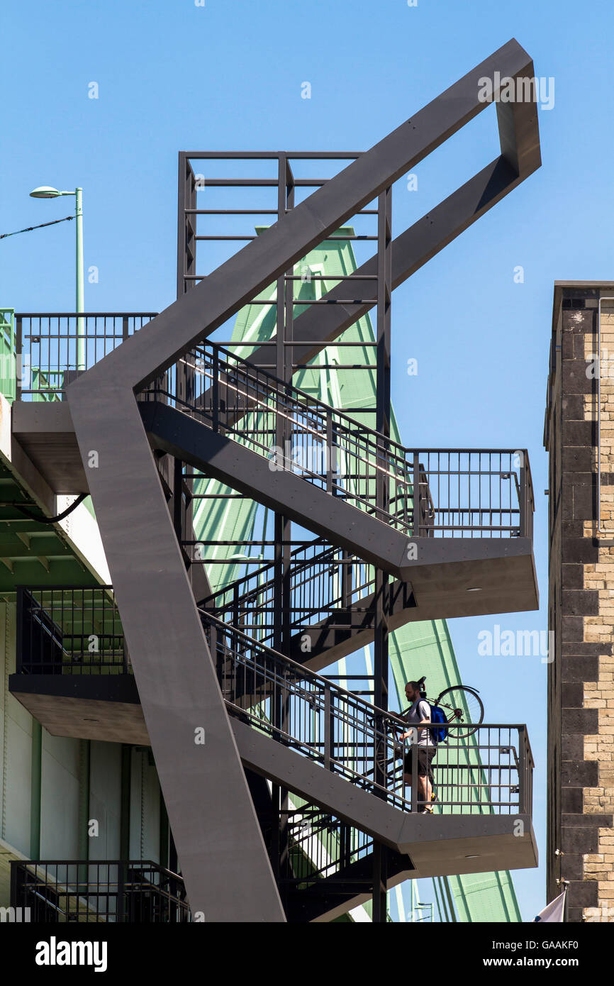 Allemagne, Cologne, escalier du pont Severins au port de Rhineau. Banque D'Images
