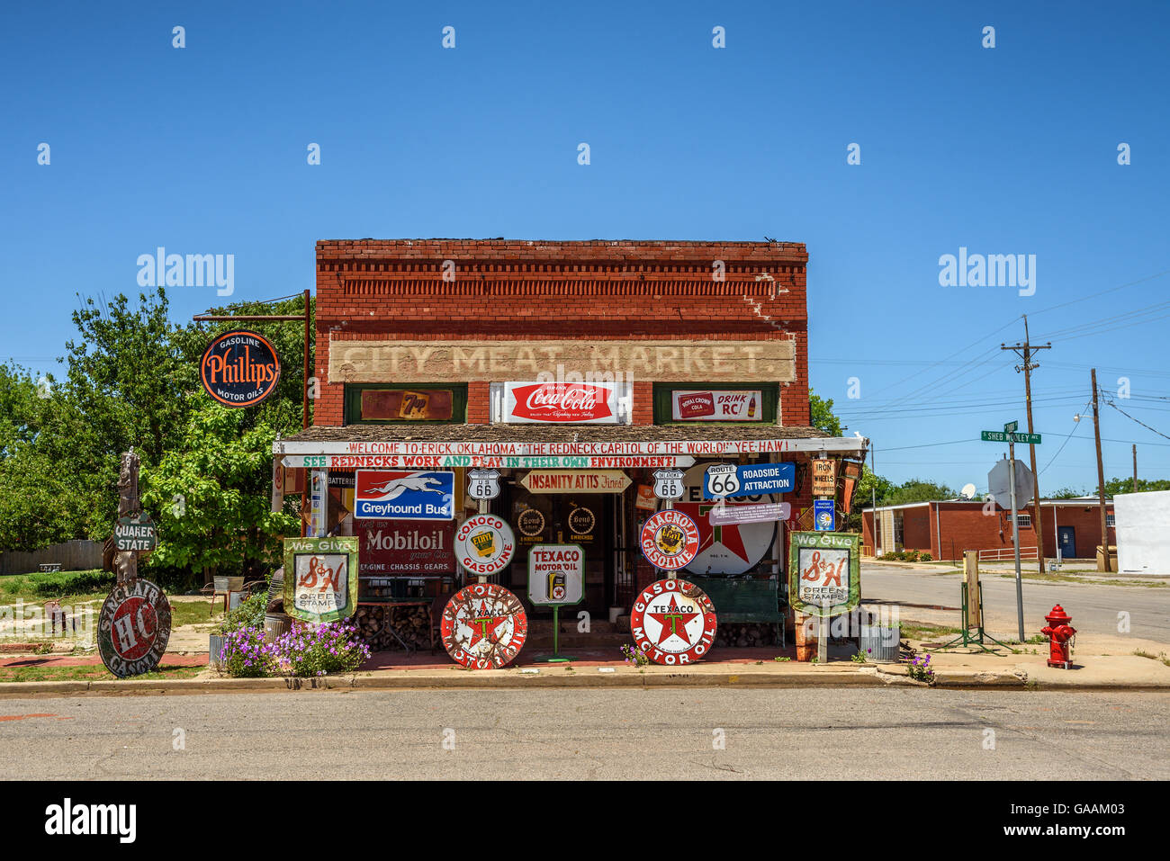 Sandhills Curiosity Shop situé à Erick - le plus ancien bâtiment de la ville de marché de la viande. Banque D'Images