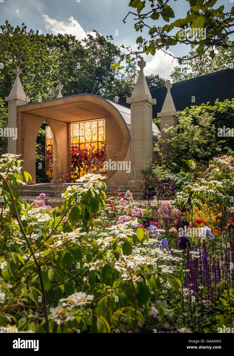 Un spectacle jardin au RHS Chelsea Flower show, Dieu son propre comté - un jardin pour le Yorkshire, conçu par Matthew Wilson. Banque D'Images