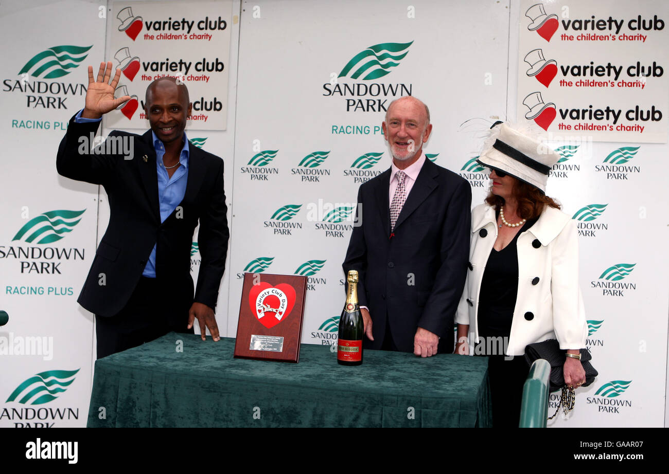 Les courses de chevaux - Variety Club Day - Sandown Park Racecourse Banque D'Images