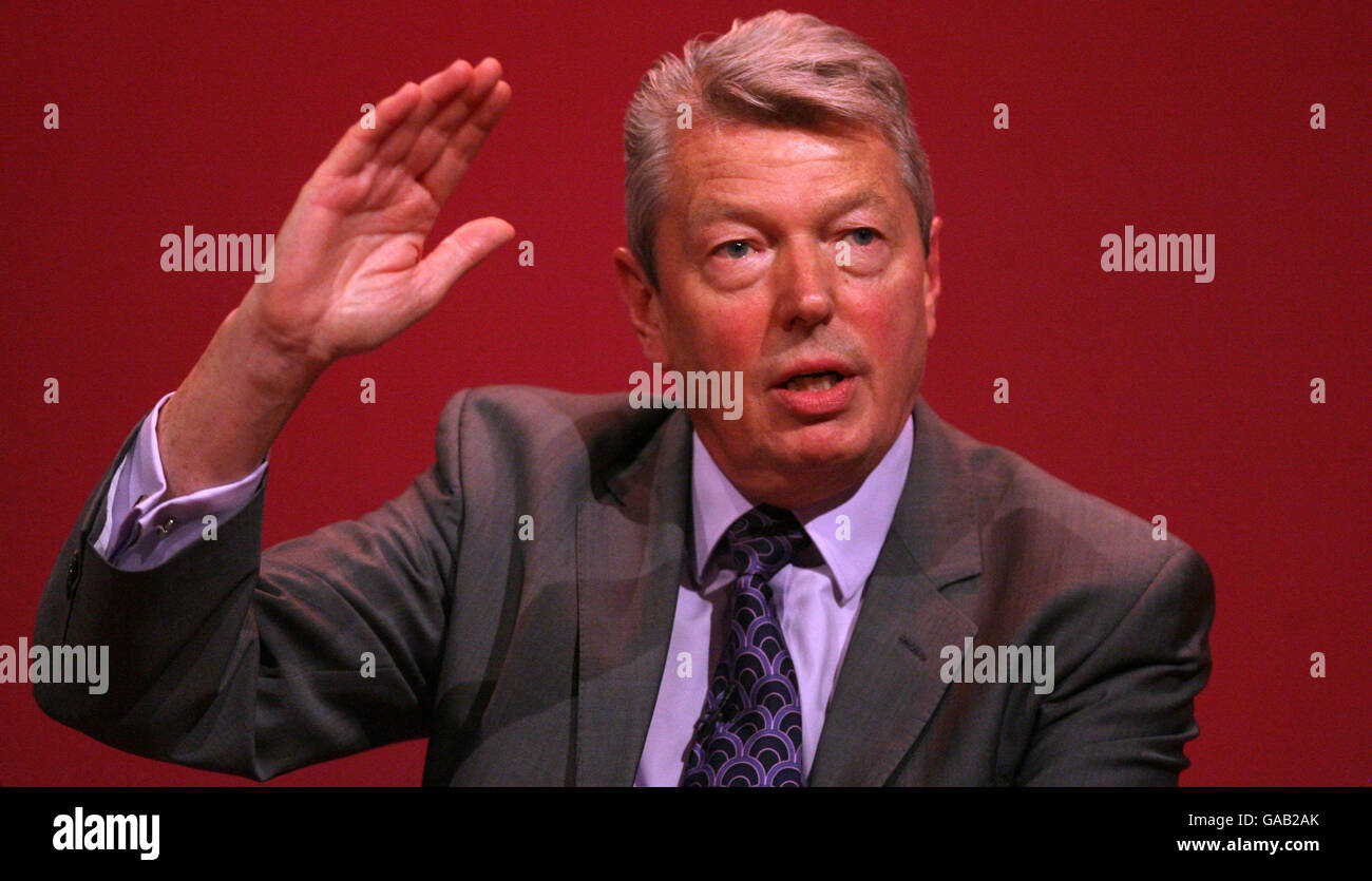 Le secrétaire d'État à la Santé, Alan Johnson, prend la parole lors de la Conférence du Parti travailliste à Bournemouth. Banque D'Images