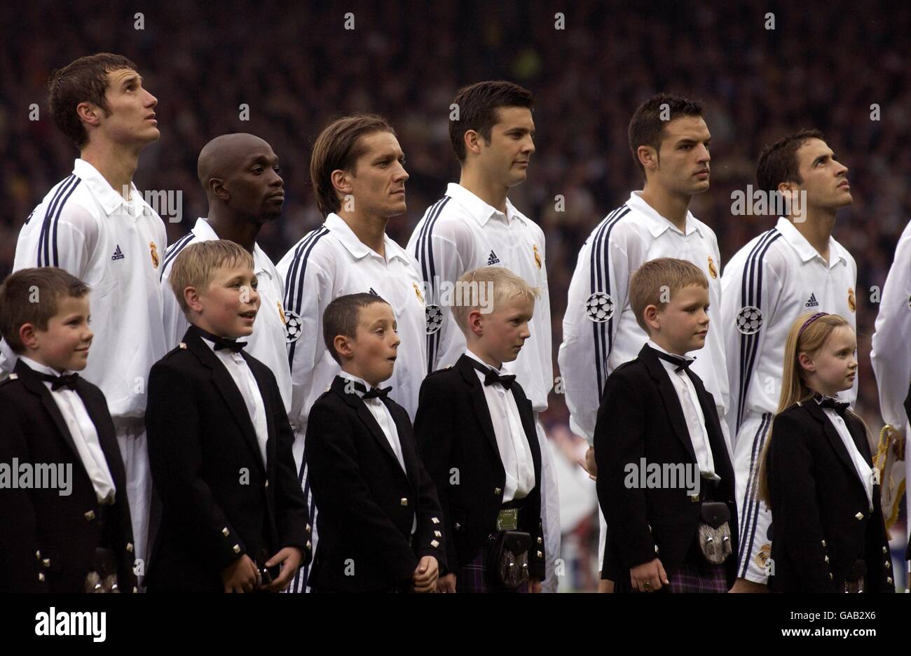 Football - Ligue des champions de l'UEFA - finale - Bayer Leverkusen contre Real Madrid. Les joueurs du Real Madrid s'alignent avant le match Banque D'Images