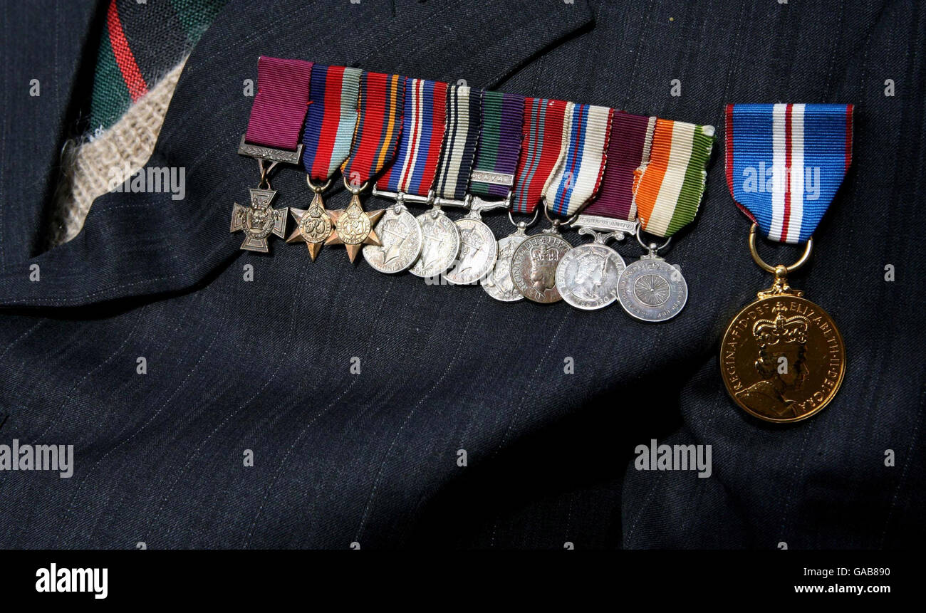 Le Lieutenant Tul Bahadur Pun visite l'École Royale Militaire de la musique Banque D'Images