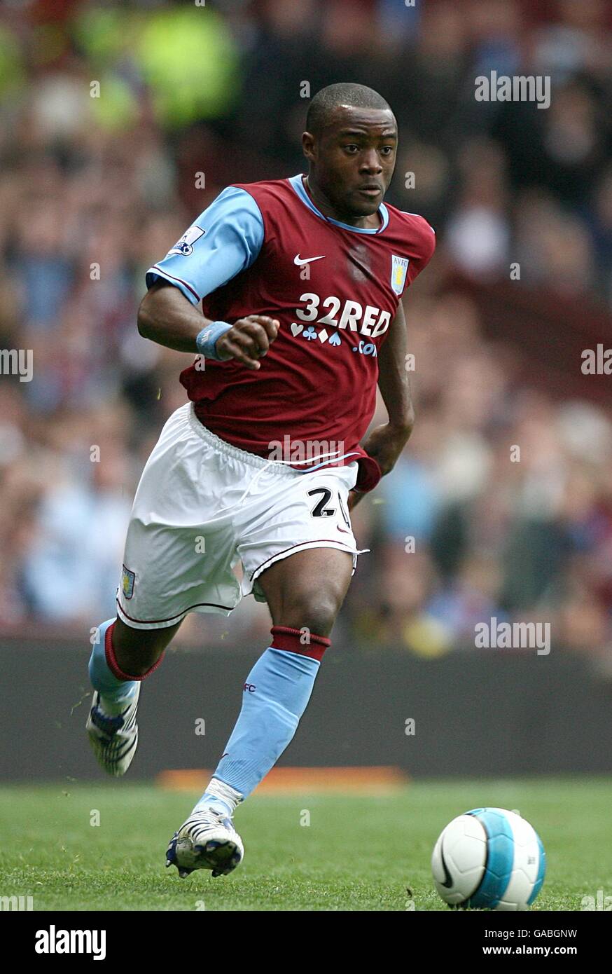 Football - Barclays Premier League - Aston Villa v West Ham United - Villa Park.Nigel Reo-Coker, de la Villa Aston, fait face à son vieux club Banque D'Images