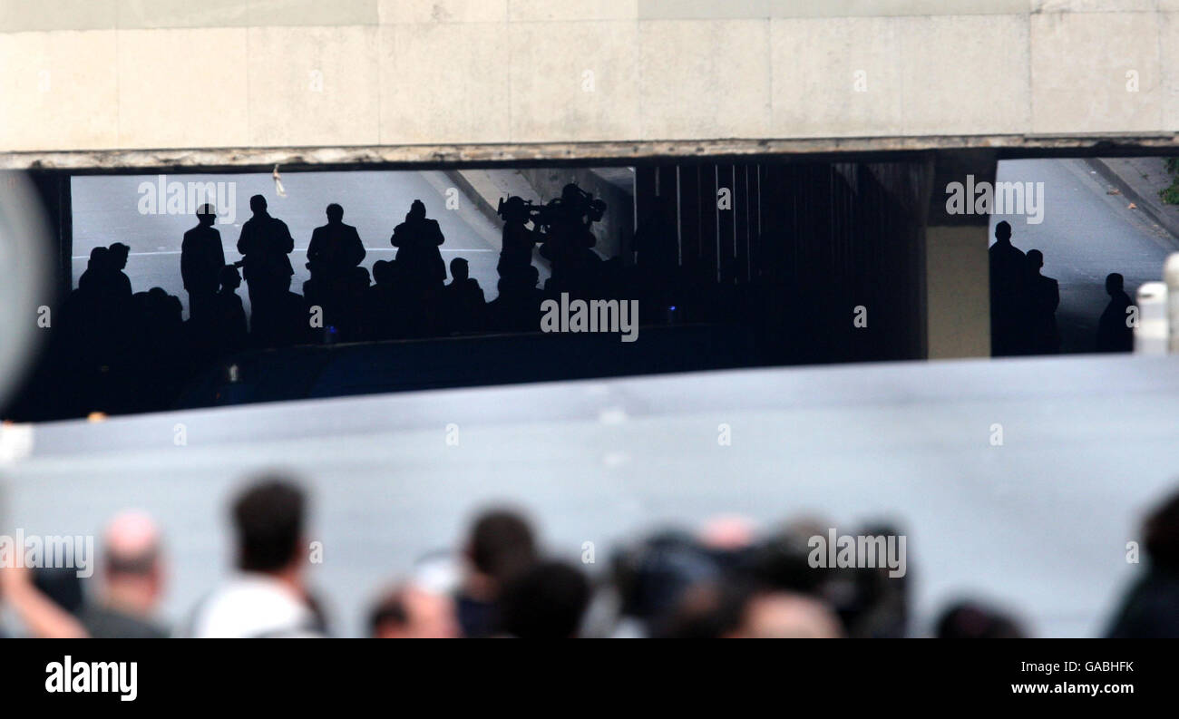 Le jury de l'enquête sur les décès de Diana, la princesse de Galles et Dodi Fayed dans le tunnel de Pont de l'Alma à Paris où la Mercedes dans laquelle le couple voyageait s'est écrasée. Banque D'Images